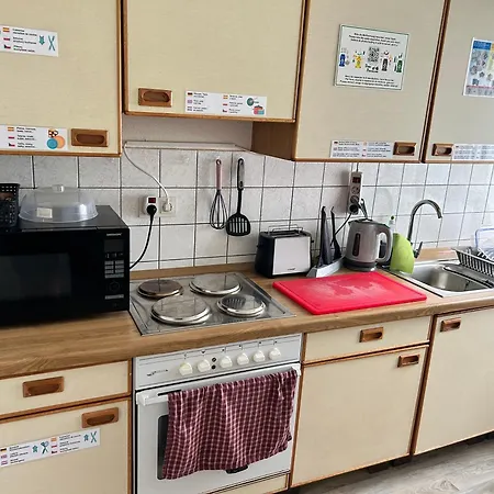 Deine Pension, Double P1, 1-2 Beds, 10qm, Check-in 4pm - 5am * 克雷格林根
