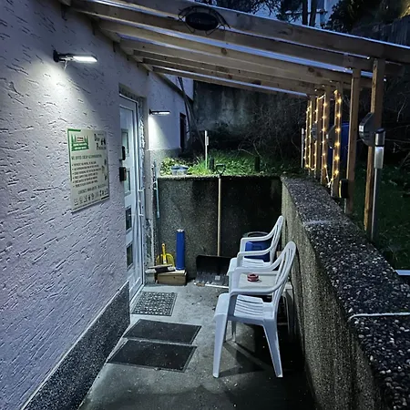 Deine Pension, Double P1, 1-2 Beds, 10qm, Check-in 4pm - 5am 克雷格林根