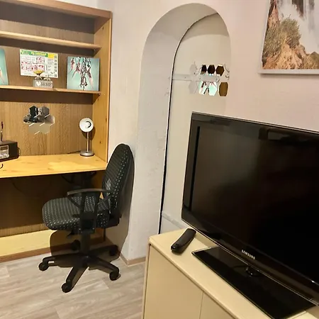 Deine Pension, Double Room P1, 1-2 Beds, 10Qm, Check-In 4Pm - 5Am 招待所 *