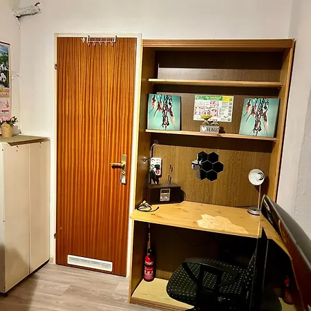 Deine Pension, Double P1, 1-2 Beds, 10qm, Check-in 4pm - 5am *